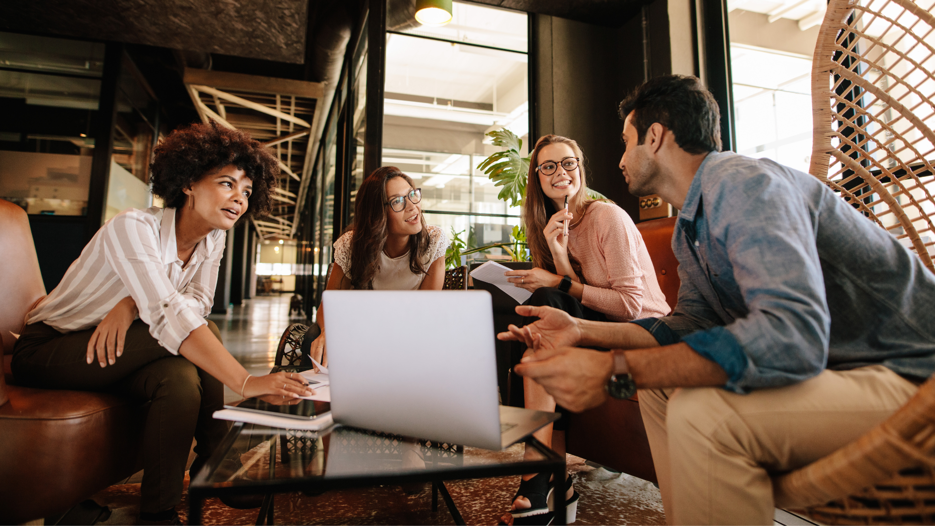 Guide sur l'espace de travail moderne pour permettre le meilleur travail de vos employés